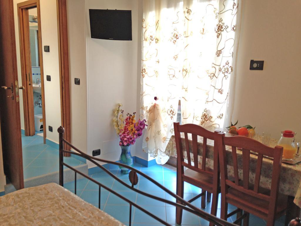 アジェーロラホリデイズ コスタンツァアパートメント 部屋 写真